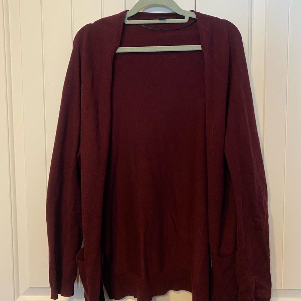 Maroon cardigan with pockets!